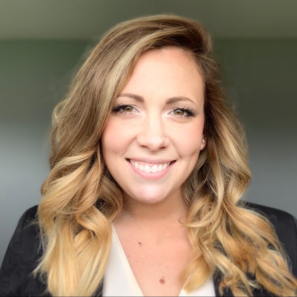 Meet your Posher, Alicia - Picture 2 of 4